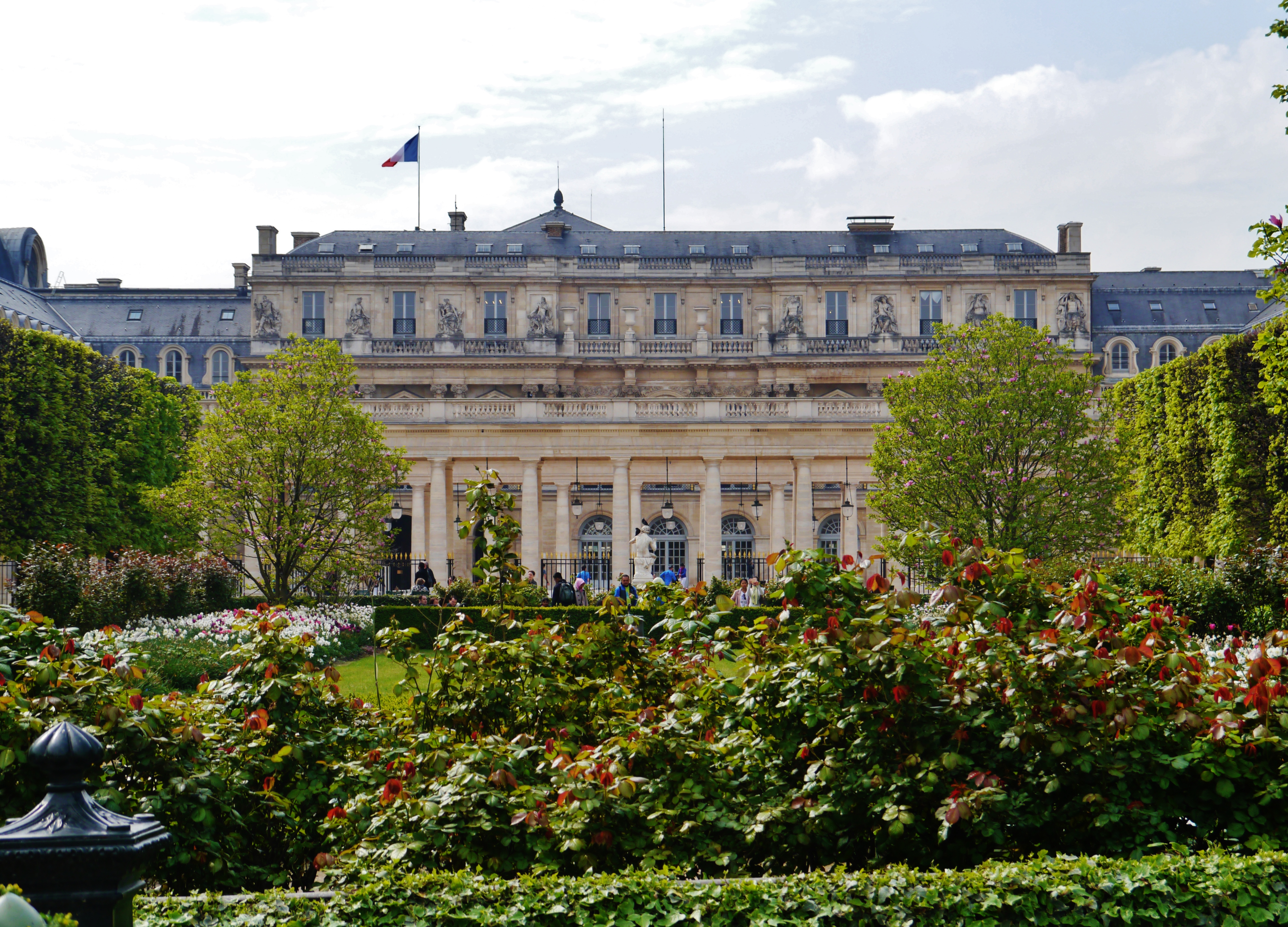File Paris Palais Royal Garten 4 Jpg Wikimedia Commons