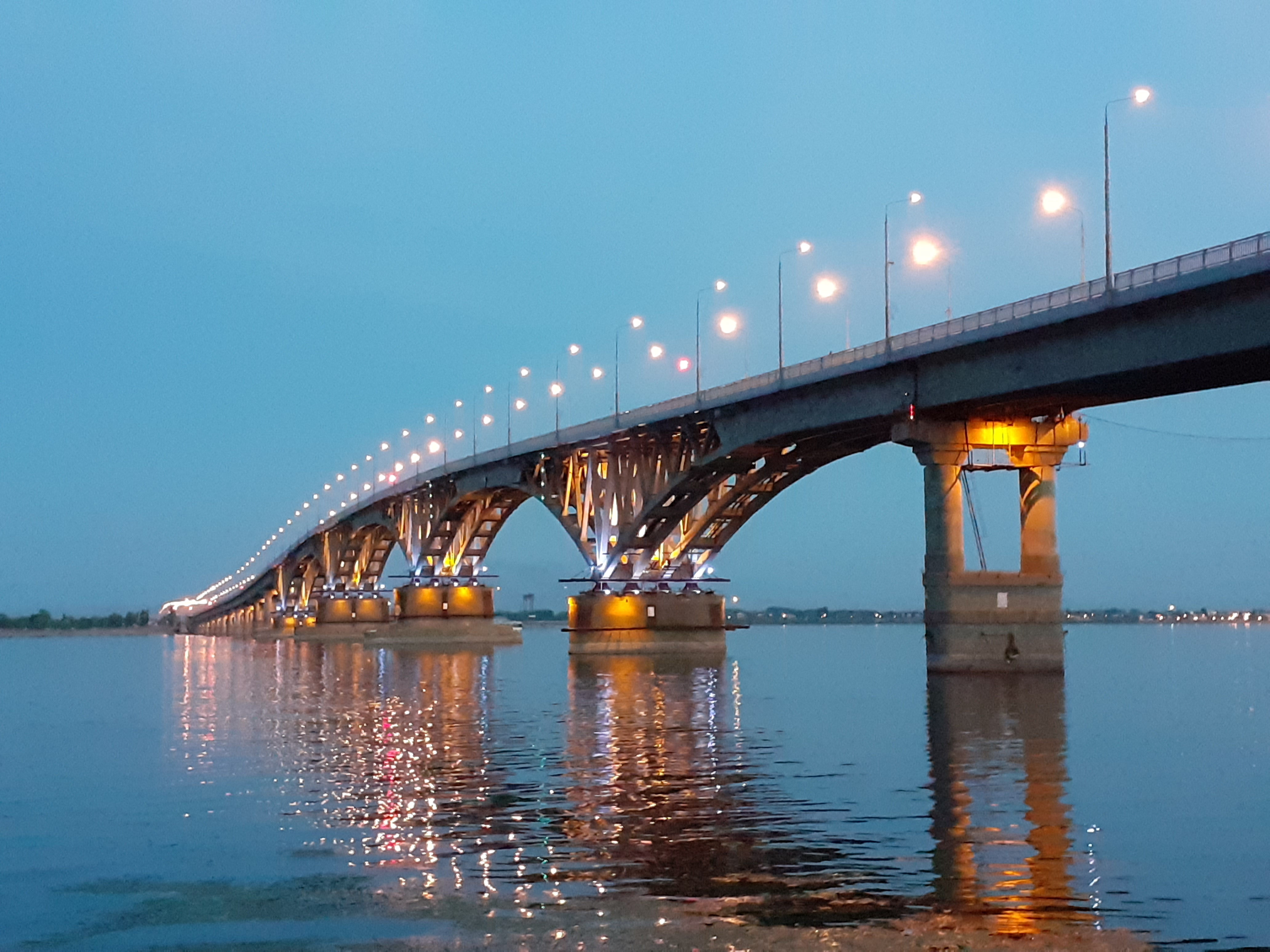 Сколько мостов через мост. Саратовский мост через Волгу. Волга мост Саратов. Саратовский Энгельсский мост. Мост Саратов Энгельс.