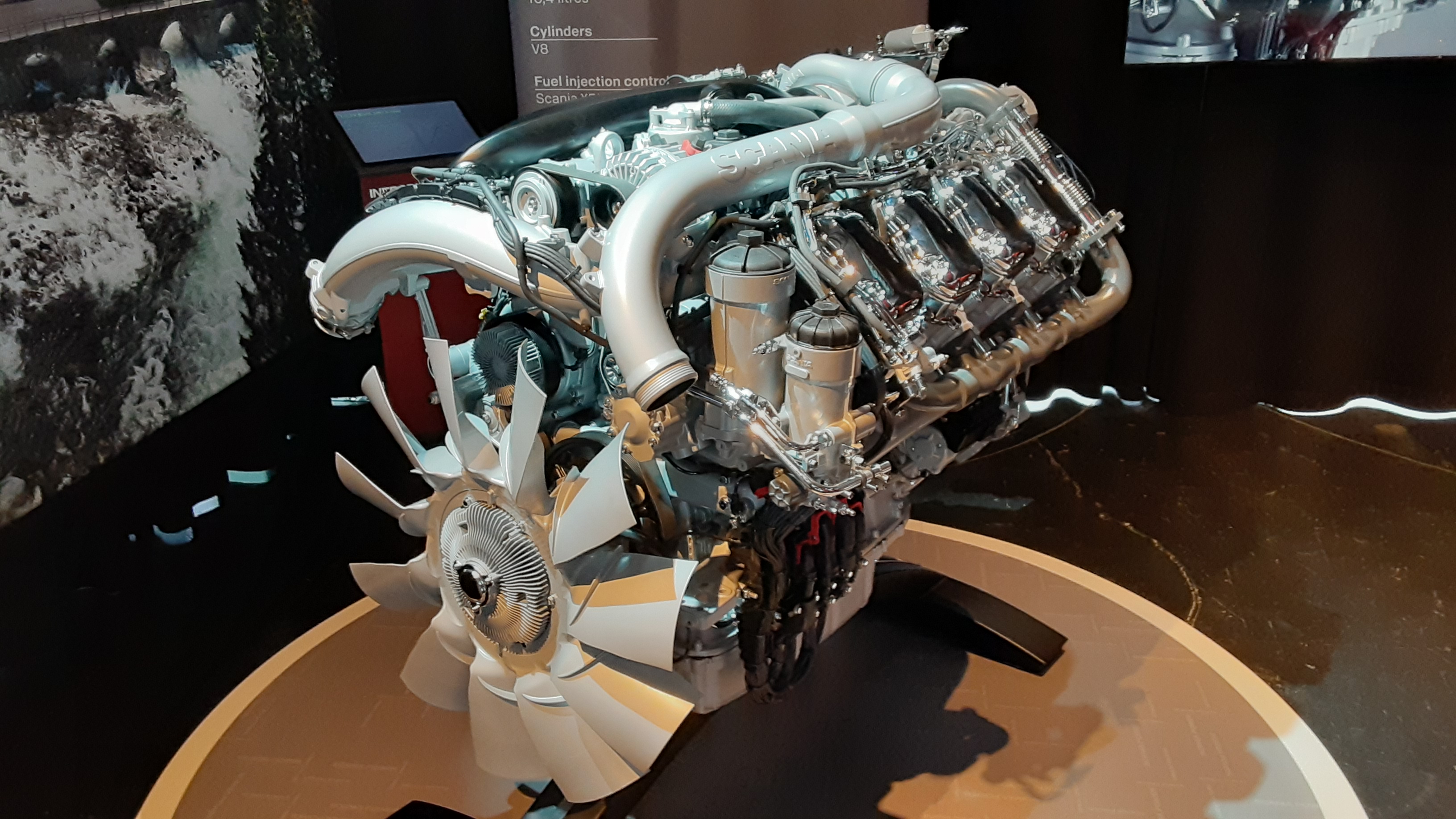 File:Scania 770hp 16.4-liter V8.jpg - Wikipedia