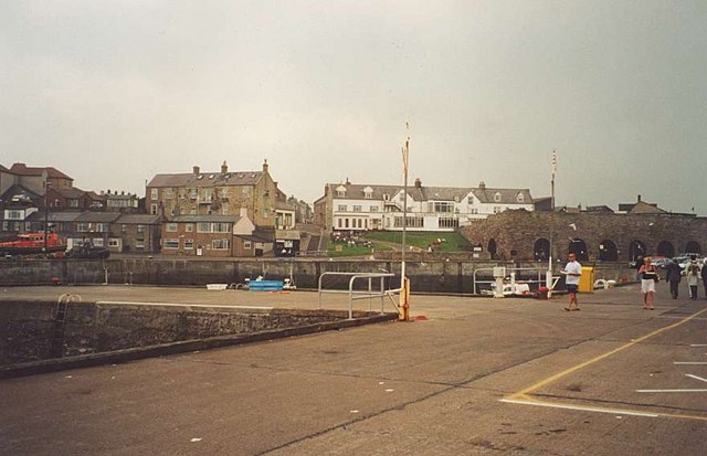 File:Seahouses' Harbour - geograph.org.uk - 138065.jpg