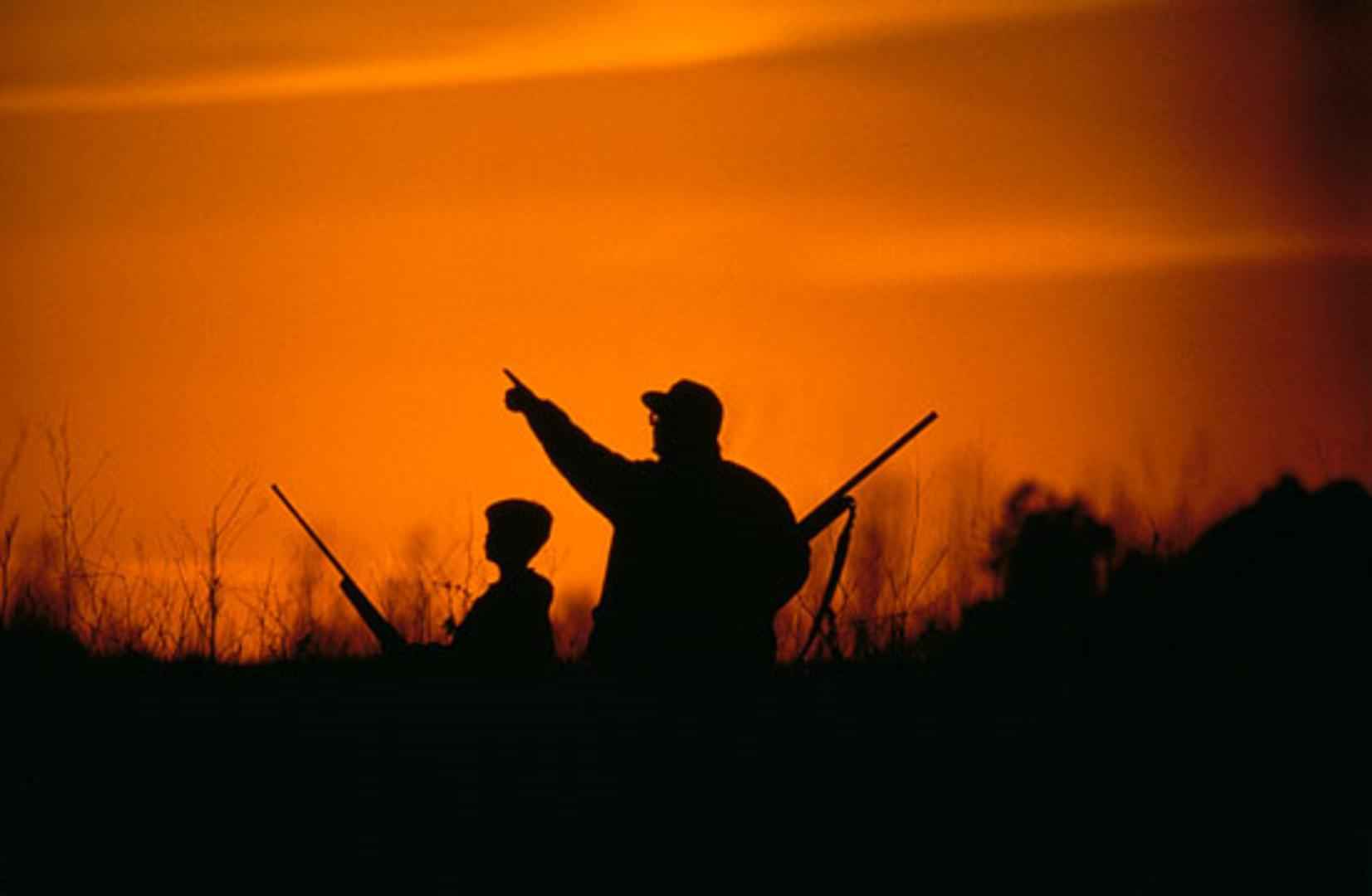 Download File Silhouette Of Father And Son Hunting In The Sunset Jpg Wikimedia Commons