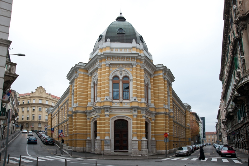 Photo https://upload.wikimedia.org/wikipedia/commons/4/47/Srednja_talijanska_skola_Rijeka_122011_2.jpg?thumb=%3E72x%3E72