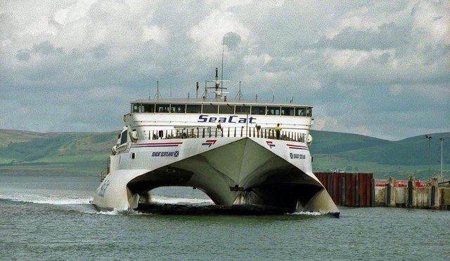 Seacat Scotland approaching the West Pier with the 12.15 service from Belfast back in August 1994. 