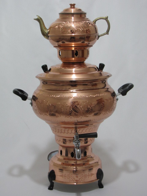 サモワール：ロシアや中東における湯沸かし器です abitur.gnesin 