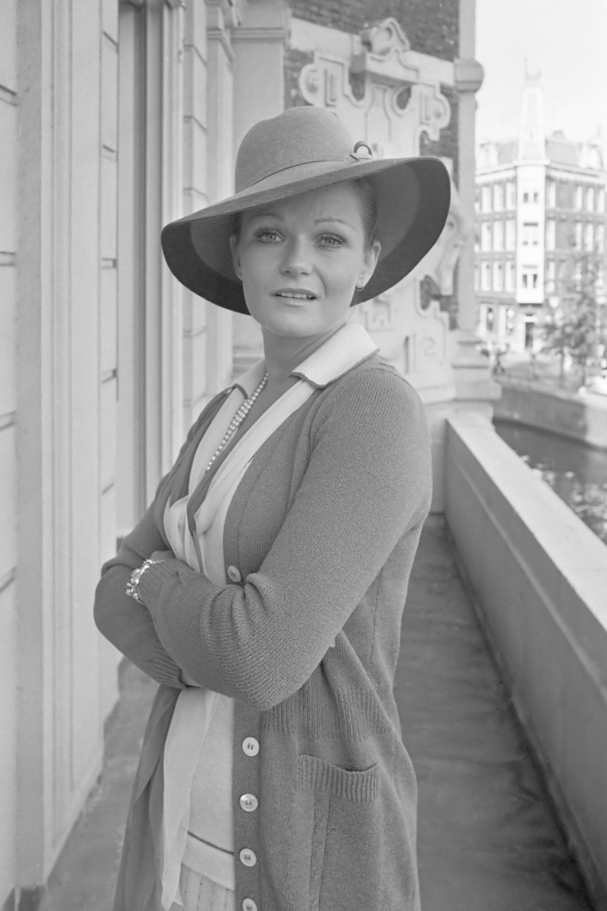 Valerie Perrine - Wikipedia