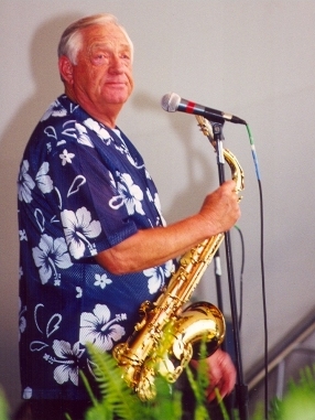 Randolph performing live March 2000