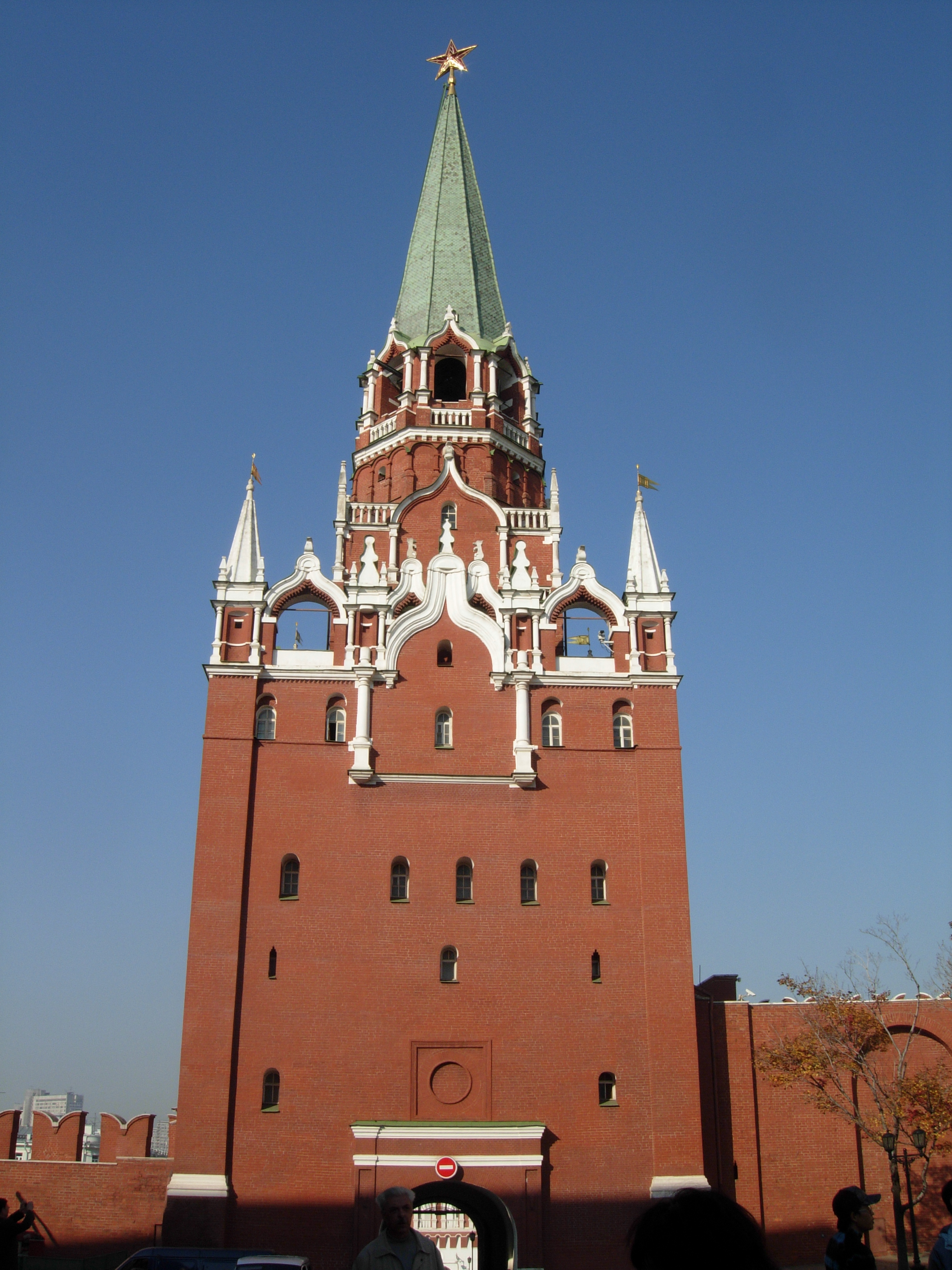 Какие башни в кремле москва. Троицкая башня Московского Кремля. Троицкая башня (1495г). Троицкая башня Московского Кремля 1495. Богоявленская башня Московского Кремля.