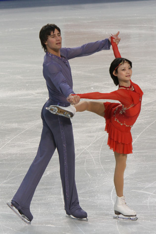 File:2010 European Championships Pairs - Yuko KAVAGUTI - Alexander SMIRNOV - 0702a.jpg