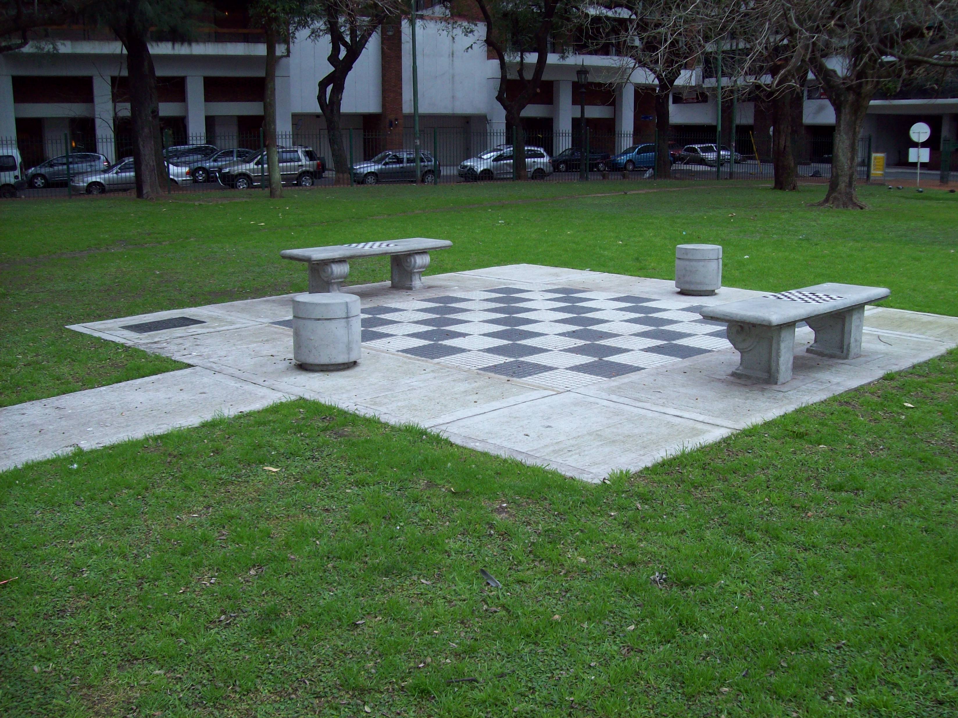 File:Tablero gigante de ajedrez.jpg - Wikimedia Commons