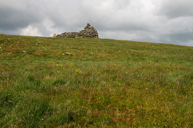 File:Approaching the summit of William Law - geograph.org.uk - 1356224.jpg