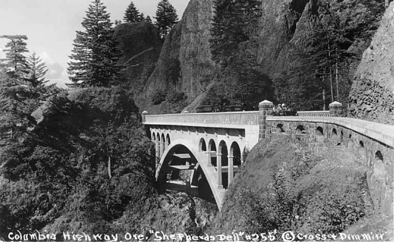 File:Automobiles parked on Shepperd's Dell Bridge on the Columbia River Highway near Bridal Veil, Oregon, between 1912 and 1922 (AL+CA 1798).jpg