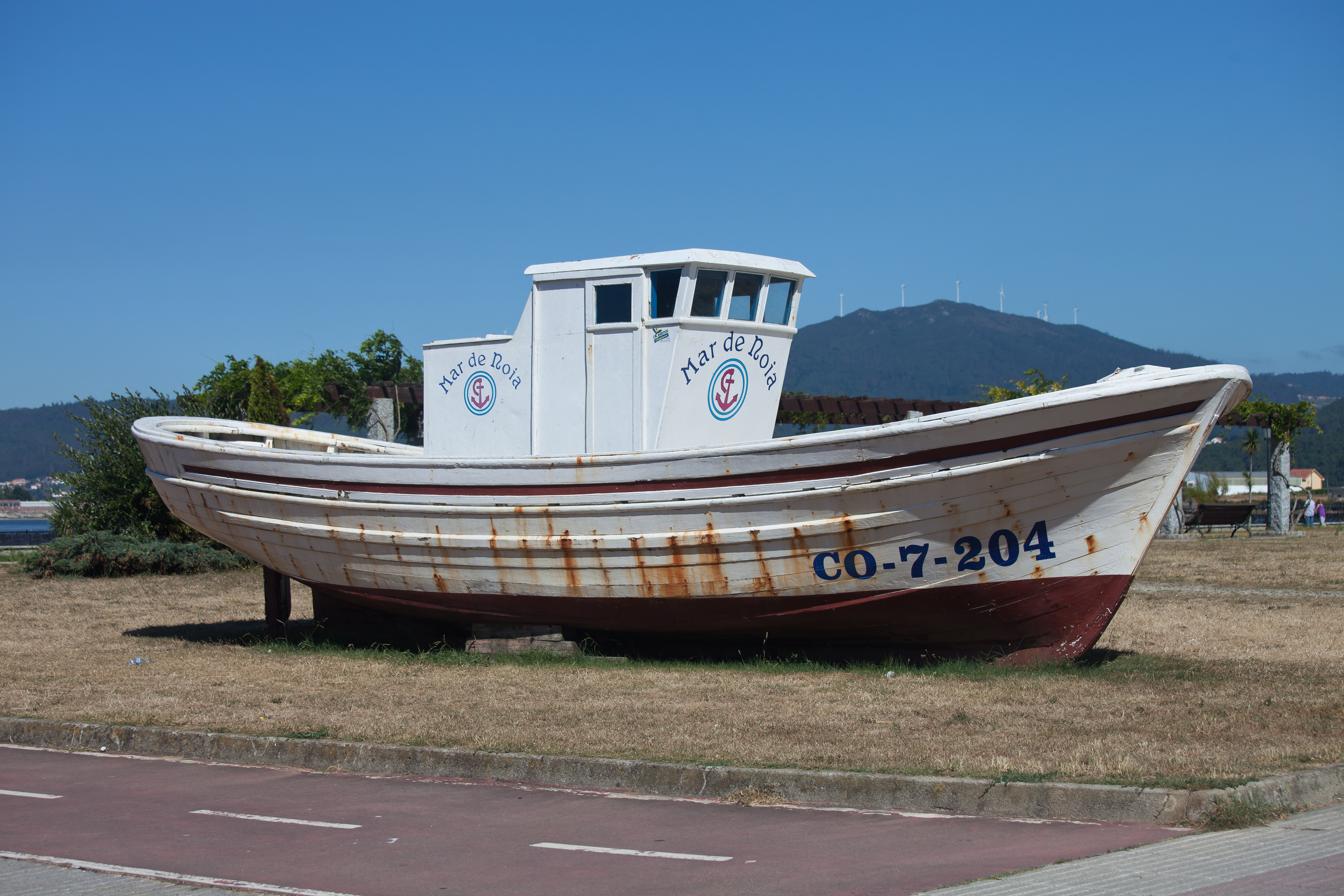 File:Barco en Noia - Galiza.jpg - Wikimedia Commons