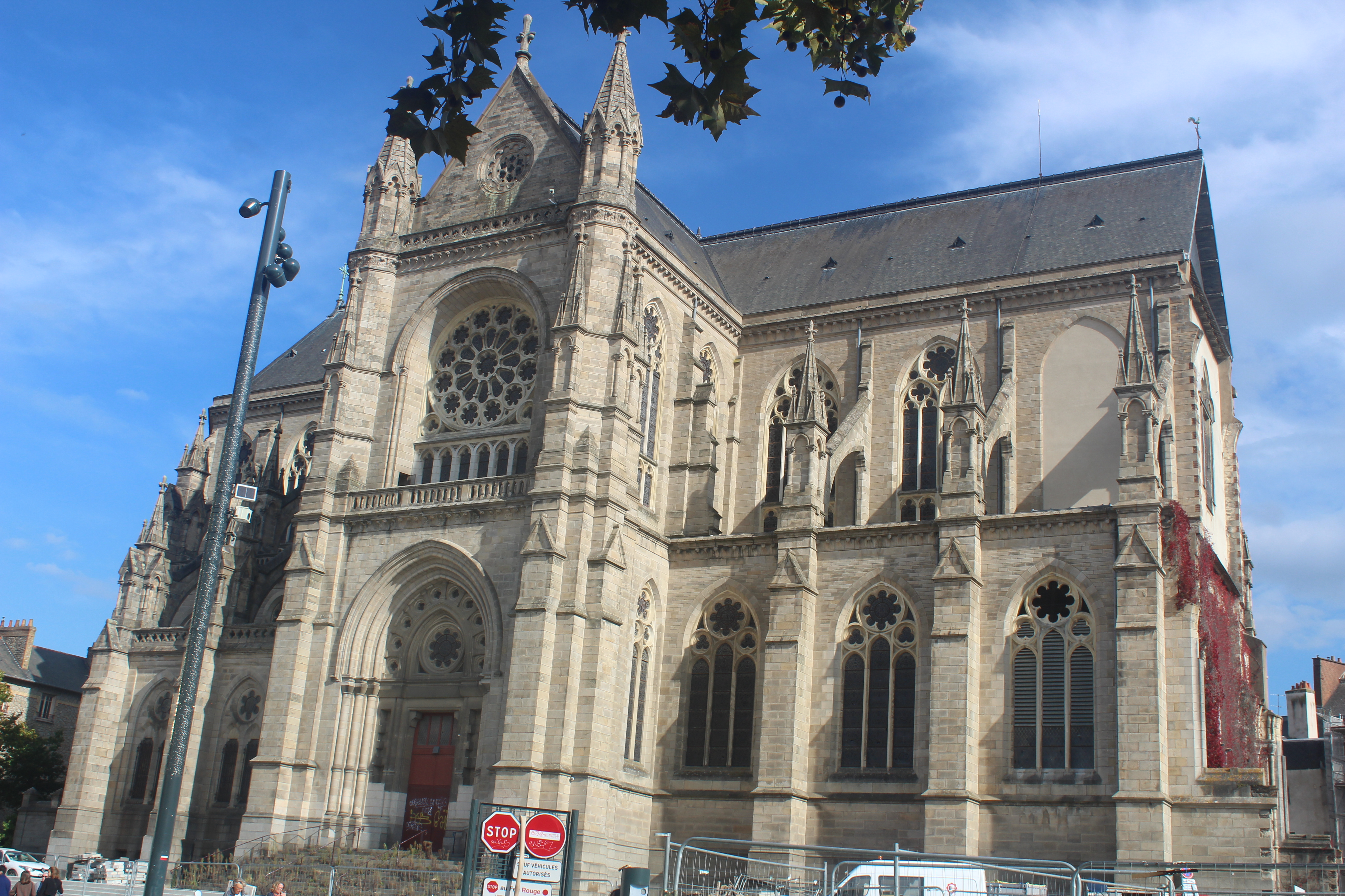 Fichier:Basilique Notre-Dame-de-Bonne-Nouvelle - Rennes.jpg — Wikipédia