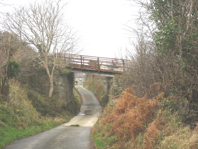 File:Bridge carrying the inclined plane of the Eifl Granite Quarry over the Sychnant Road - geograph.org.uk - 629230.jpg