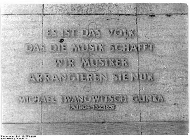 File:Bundesarchiv Bild 183-13950-0004, Berlin, Thälmannplatz, "Glinka Haus", Relief, Detail.jpg