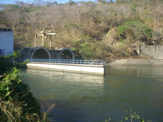 File:Central Hidroeléctrica. Guanare. Portuguesa.JPG