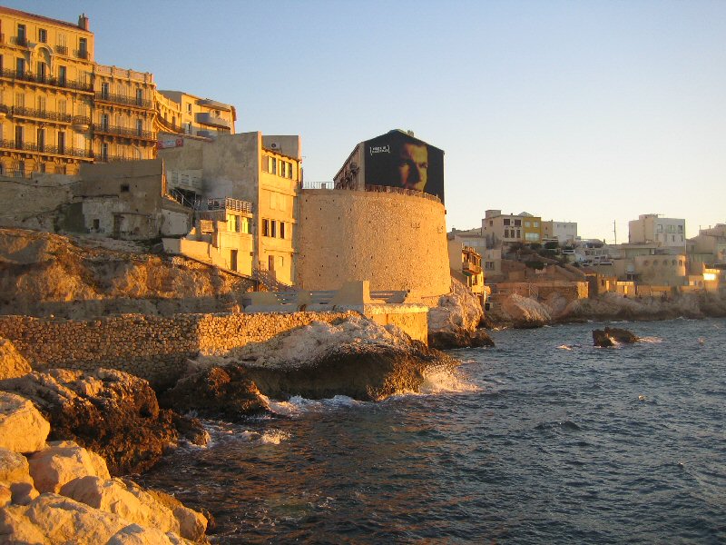 File:Corniche Marseille.jpg