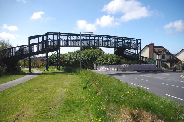 File:Footbridge over the TT course near Hailwood Avenue Geograph 3936898.jpg