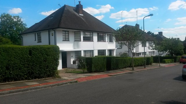 File:Houses in Hutchings Walk, London NW11-geograph-4071793.jpg