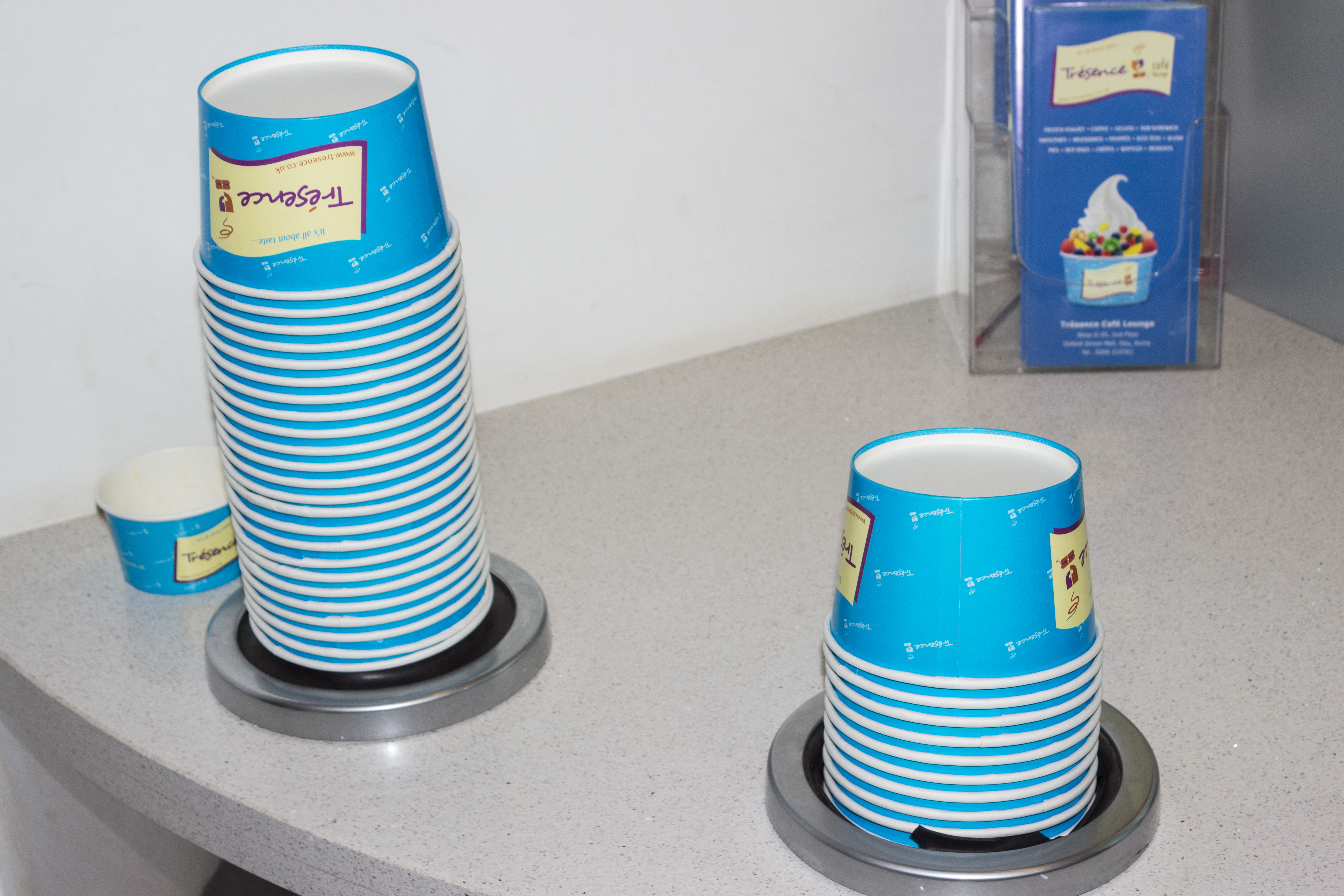 https://upload.wikimedia.org/wikipedia/commons/4/48/ICE_CREAM_CUPS001.jpg