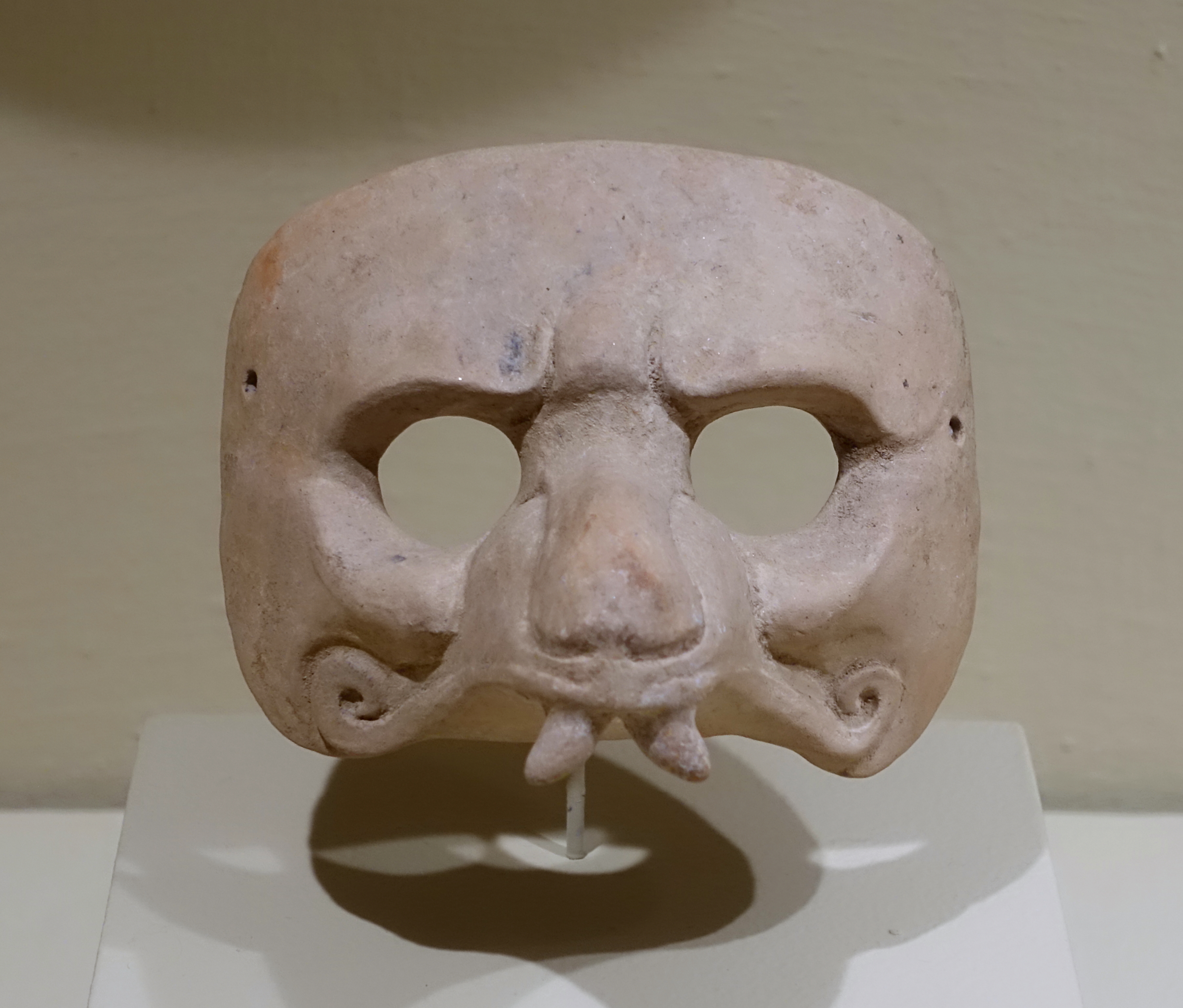 File:Jaguar half-mask, Maya, 600-900 AD, ceramic - Portland Art Museum - Oregon - DSC09160.jpg - Wikimedia Commons
