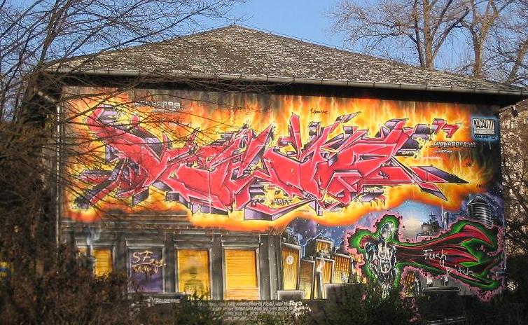 File:Landwehrkanal Boecklerpark Graffiti.JPG