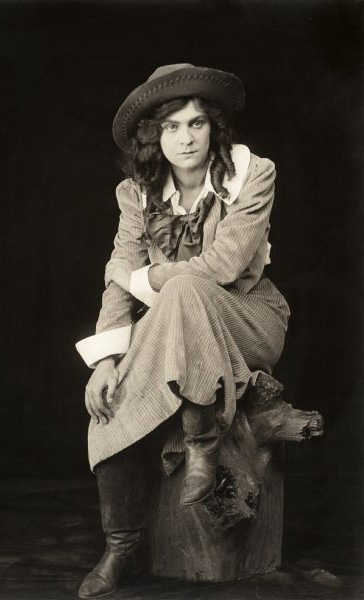 Lottie Briscoe in 1914 wearing cowboy boots