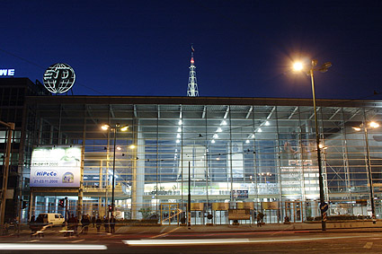 File:MTP at night.jpg