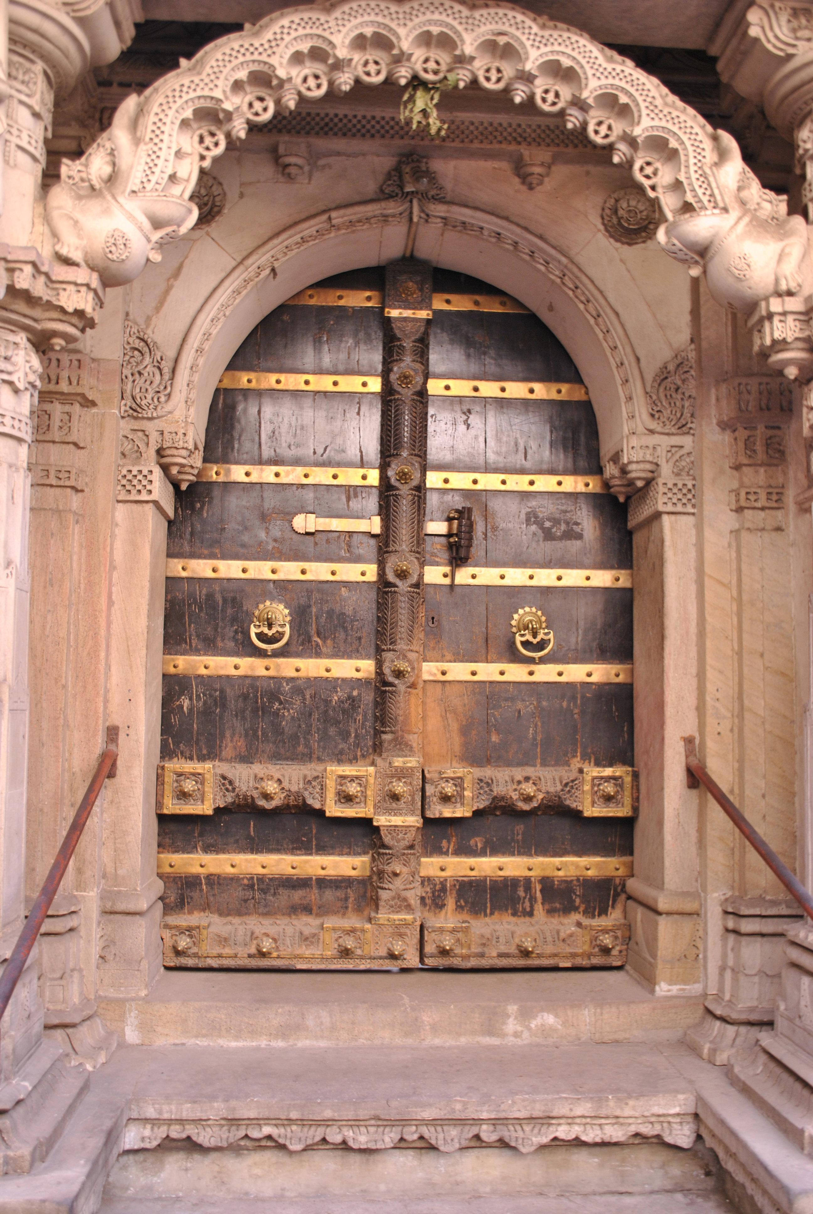 File:Old house door.JPG - Wikimedia Commons