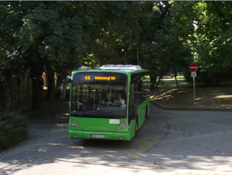 File:Pécsi 44-es busz (MXY-013).jpg