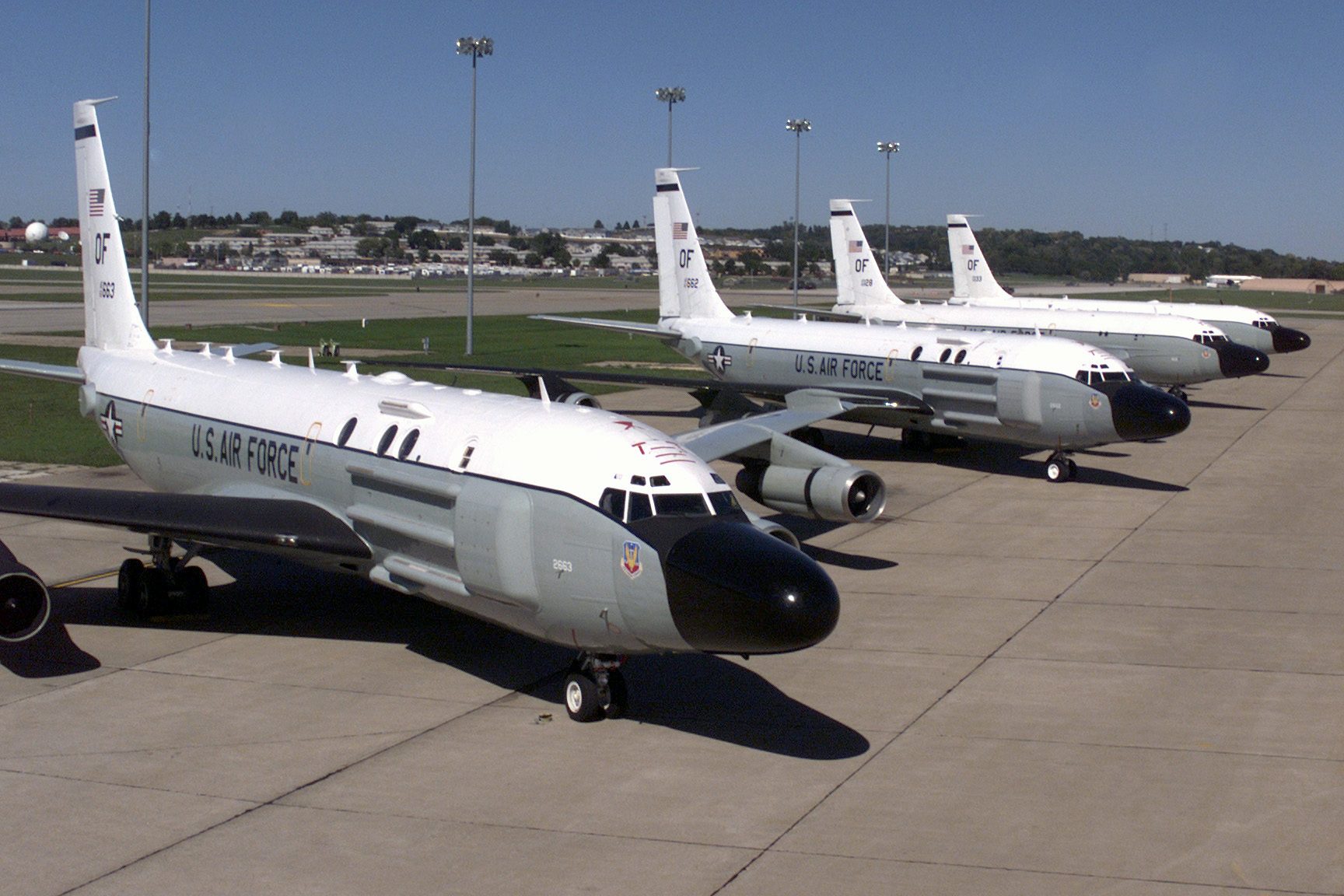 RC 135_Cobra_Ball_aircraft_parked_at_Offutt