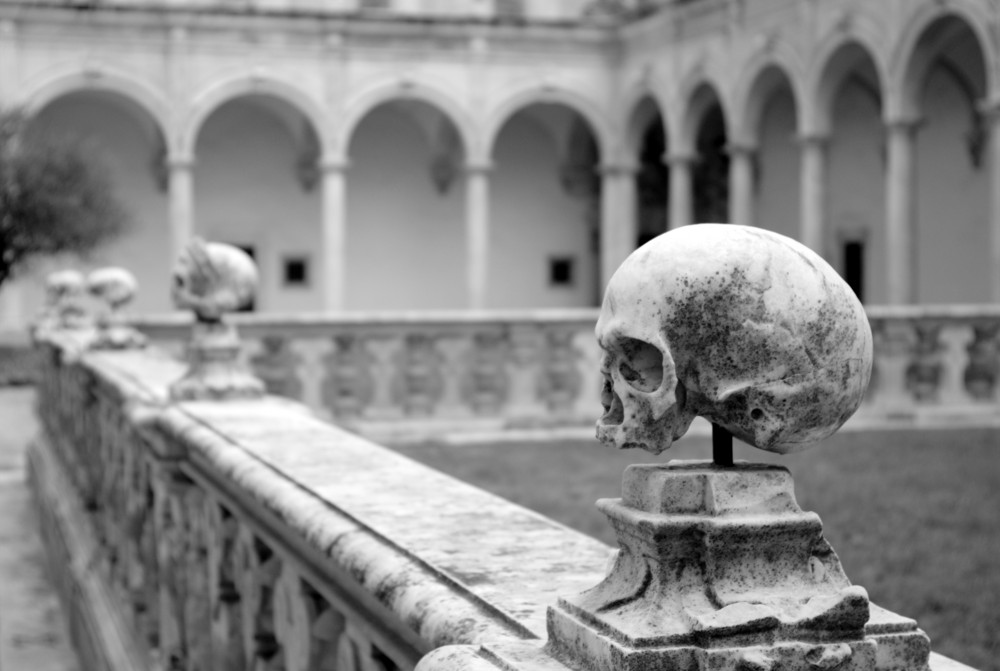 Sculpture de crânes au cimetière des moines à la Chartreuse San Martino sur le Vomero à Naples. Photo Dr.Conati 