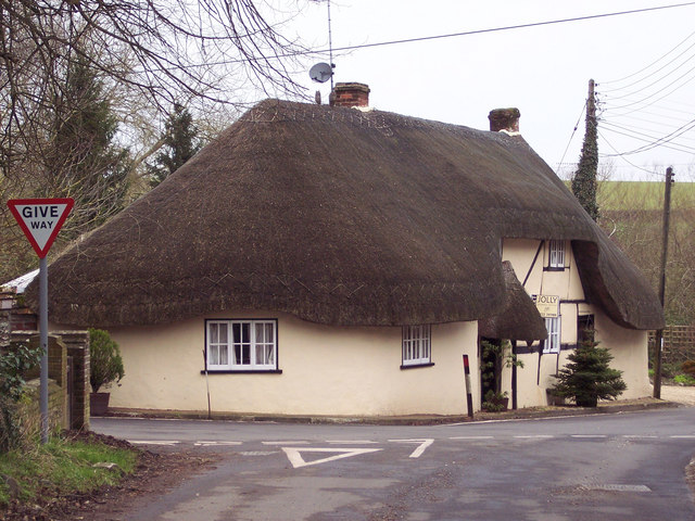 File:Thatched cottage in Idmiston - geograph.org.uk - 337885.jpg