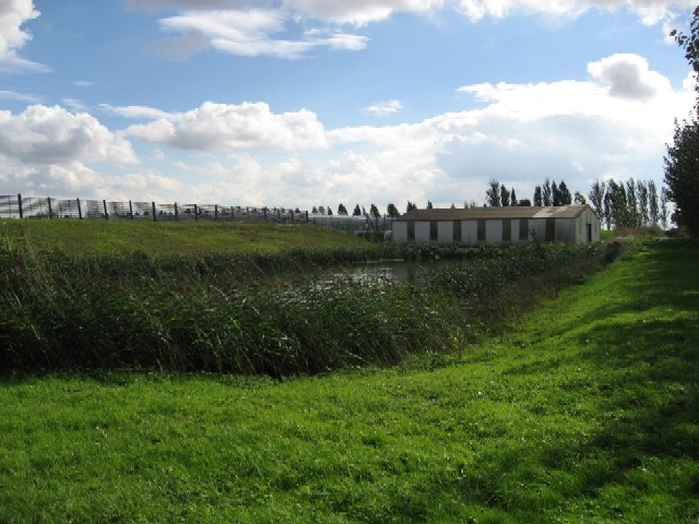 File:The Pond And Shed Together - geograph.org.uk - 253384.jpg