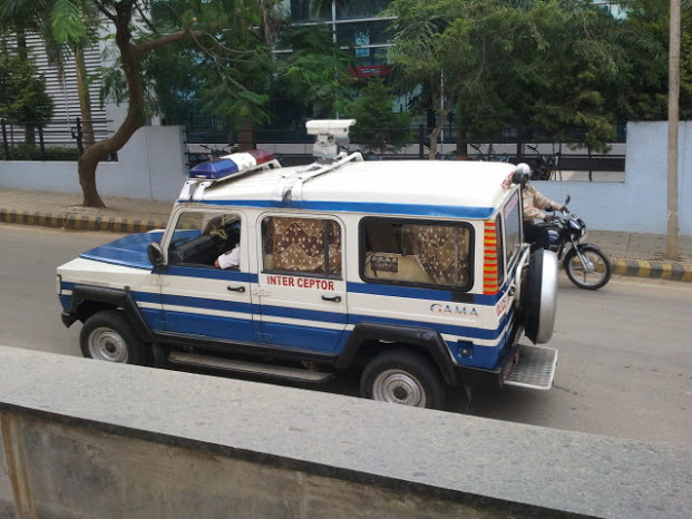 File:Traffic Speed Interceptor - Vehicles with speed camera used by Bangalore Police, India.jpg