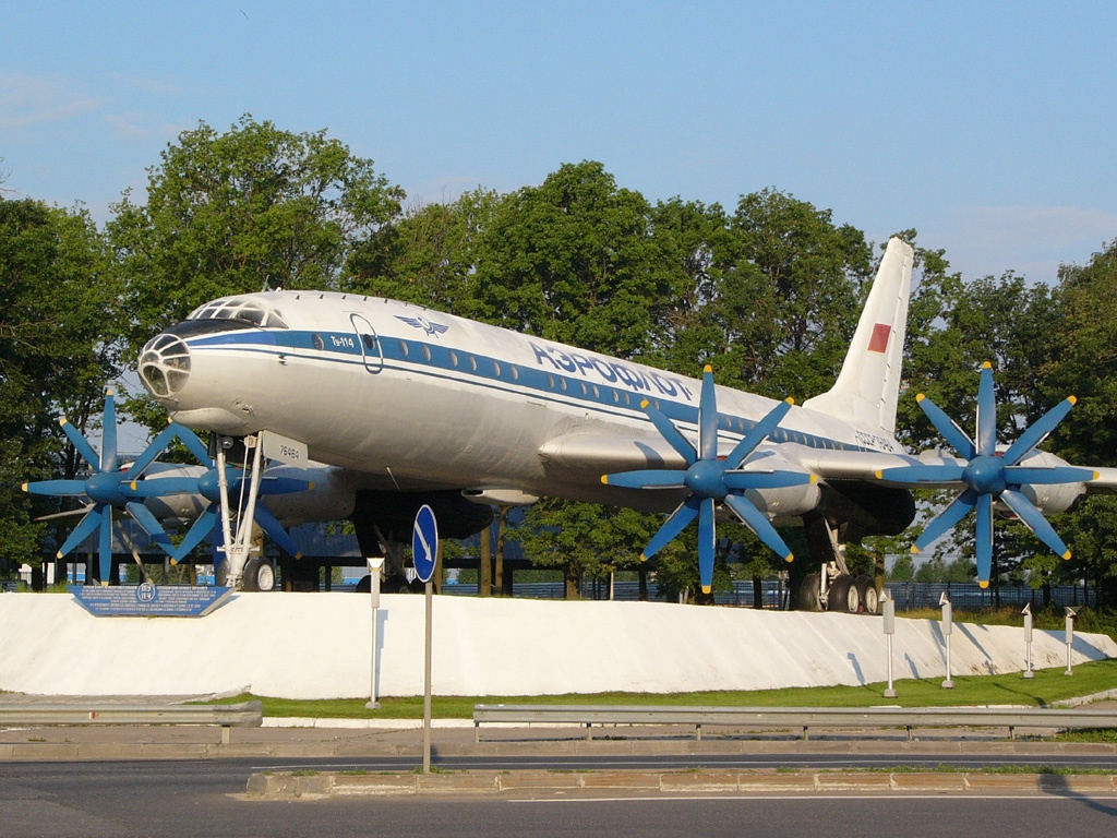 File:Tupolev Tu-114, Aeroflot AN0912316.jpg - Wikimedia Commons