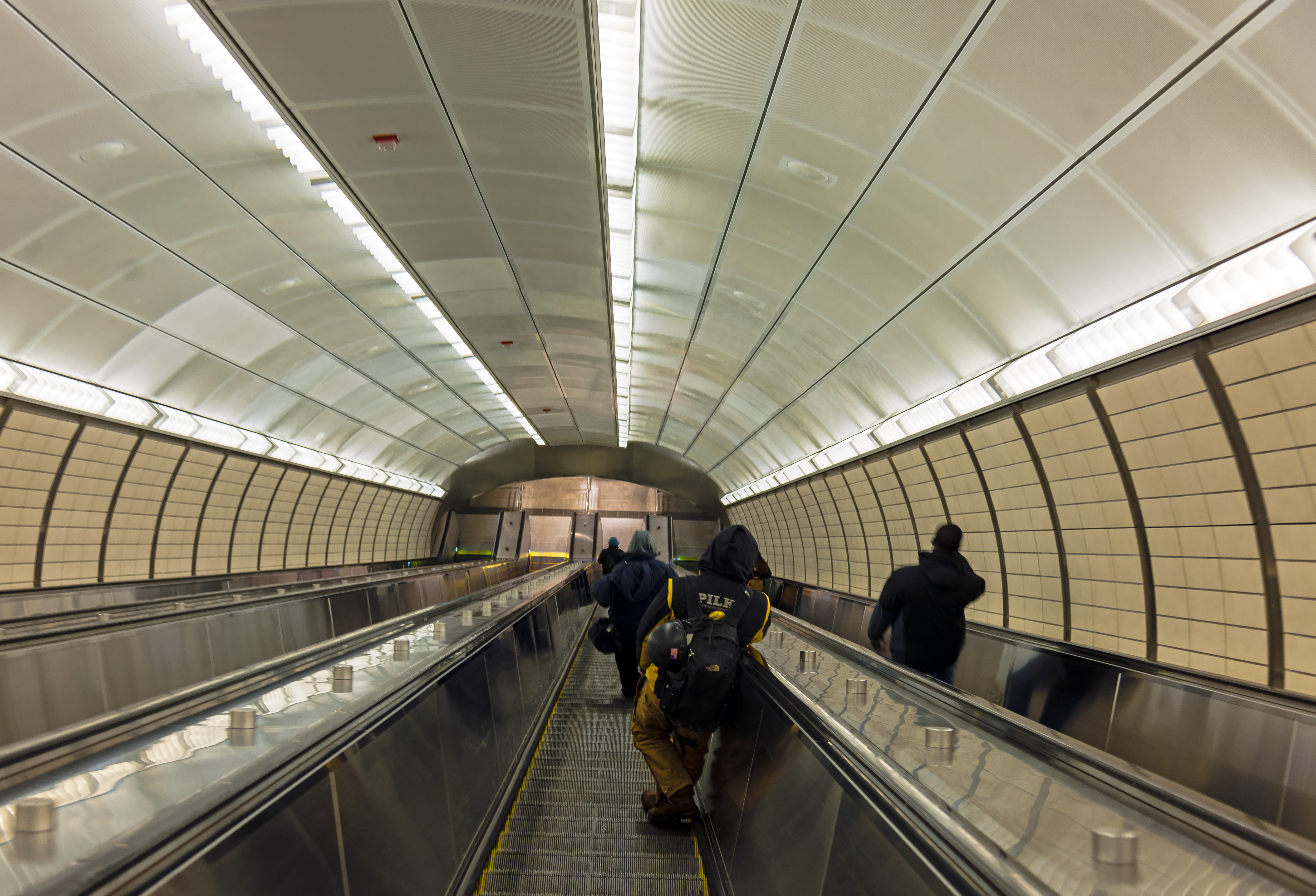 escalator down