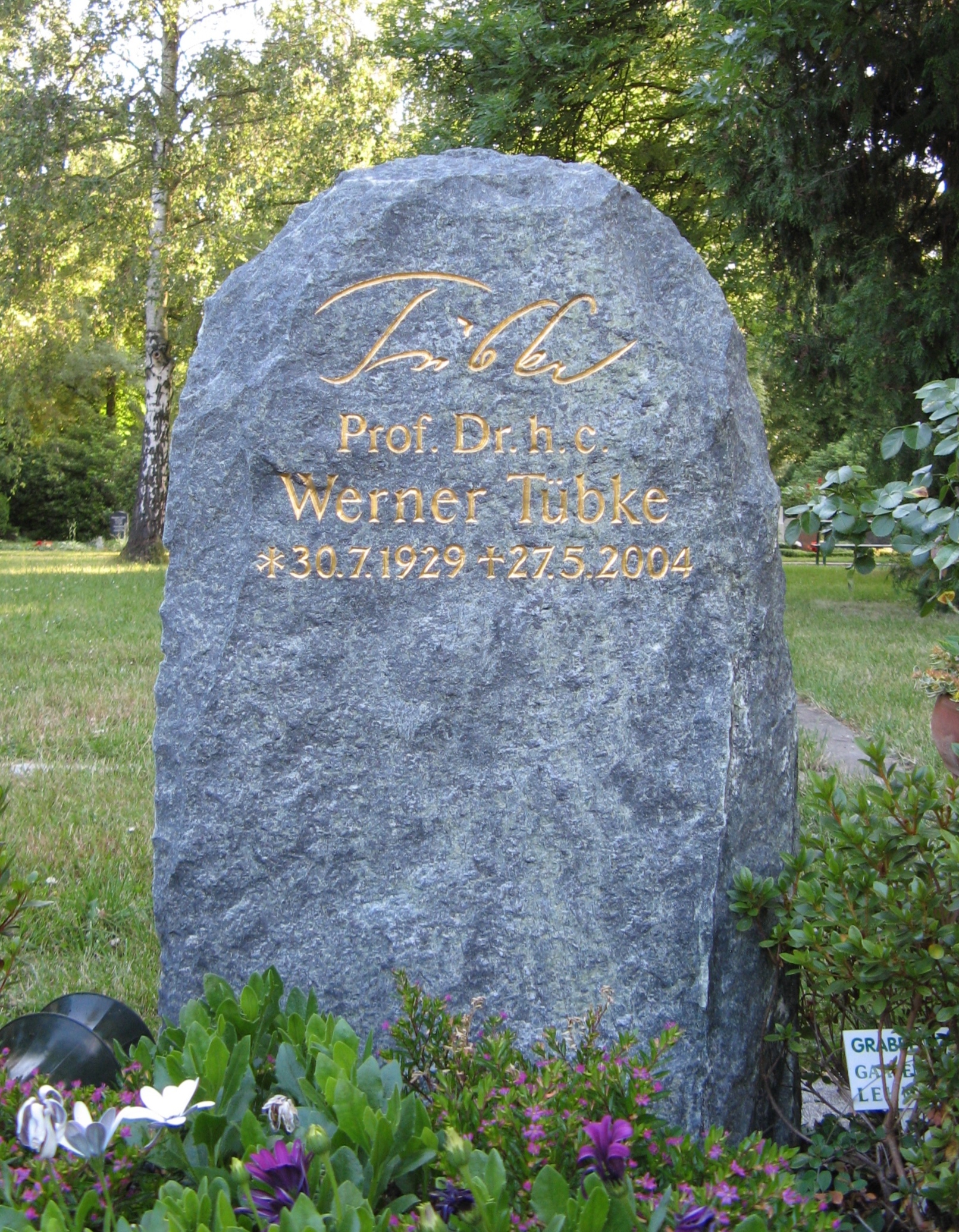 Tumba de Tübke en el Südfriedhof (Cementerio del sur) de Leipzig.