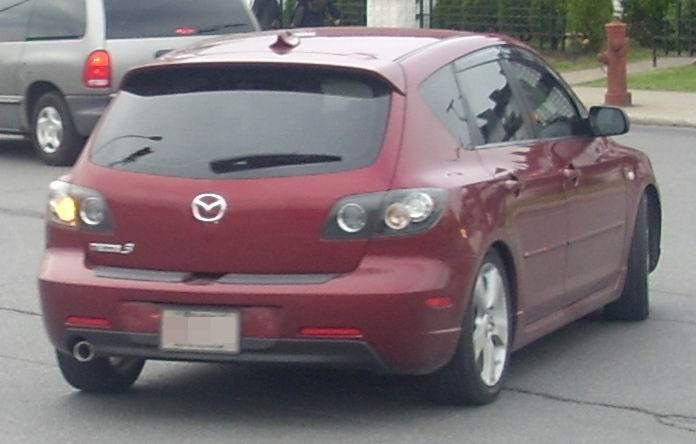 File:2006 Mazda 3 (BK) 1.6 Luxury sedan (2016-01-03) 02.jpg - Wikimedia  Commons