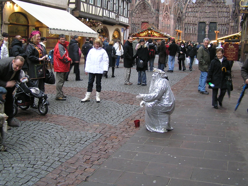 File:'living statue' Strasburg Christmas Market.jpeg