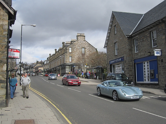 File:Atholl Road, Pitlochry - geograph.org.uk - 3450374.jpg