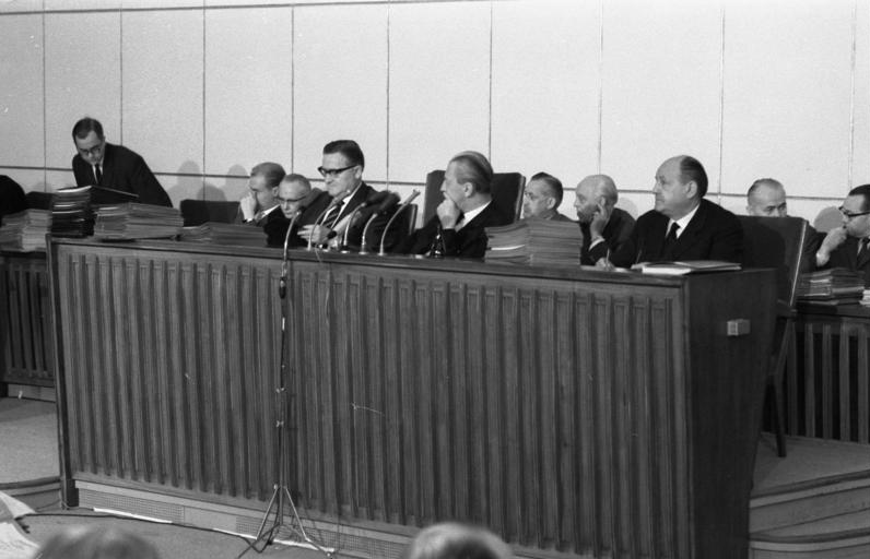 File:Bundesarchiv B 145 Bild-F015958-0037, Bonn, Plenarsitzung des Bundesrats.jpg