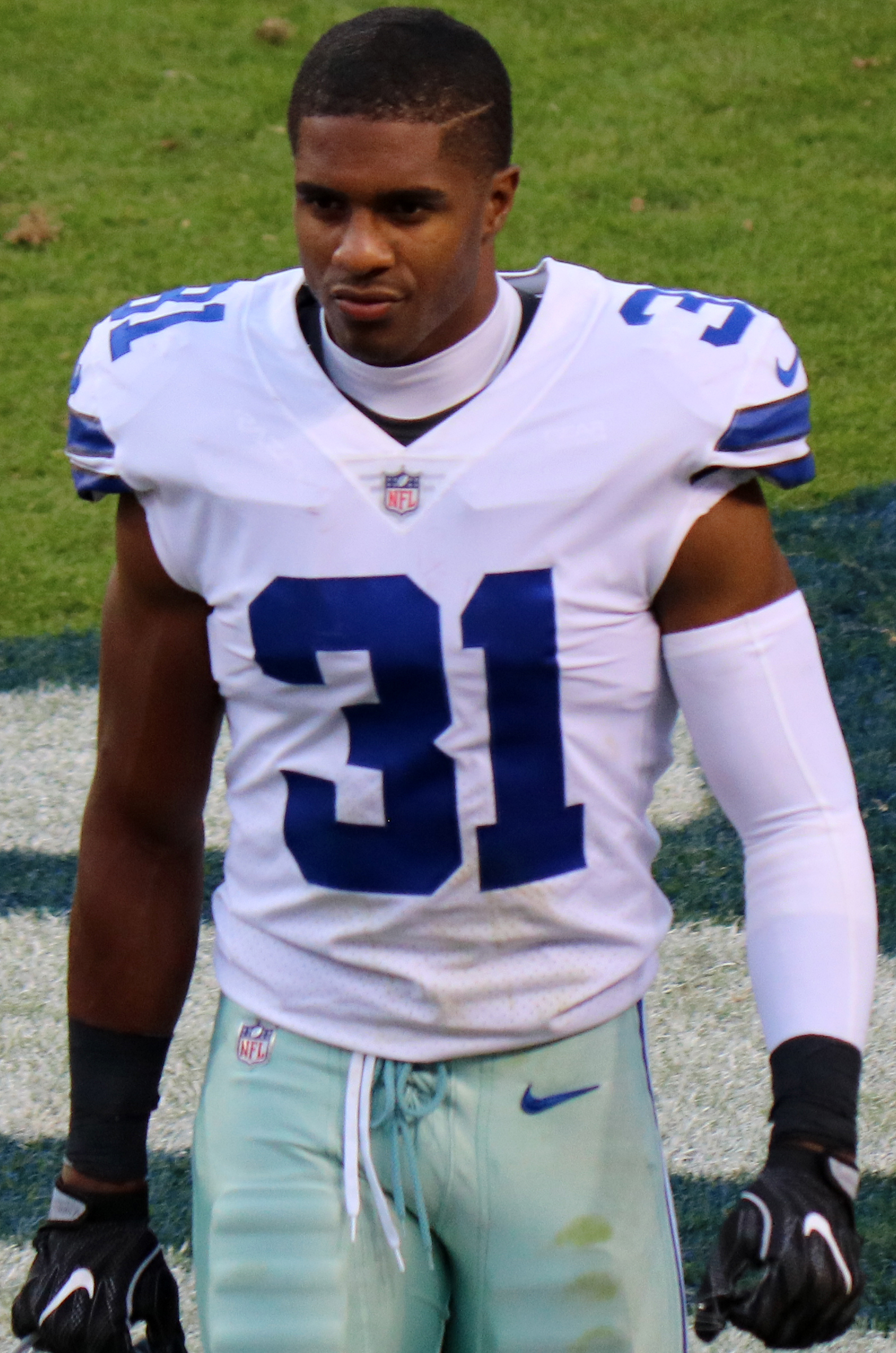 Byron Jones (American football) - Wikipedia