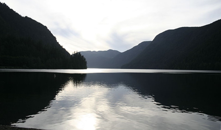 File:Cameron Lake (Vancouver Island).jpg