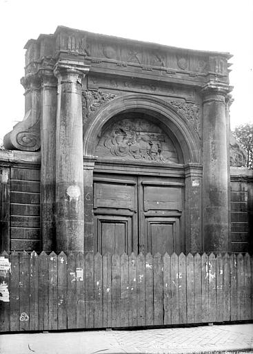 File:Couvent des Filles-de-la-Croix (ancien) - Façade sur rue, Portail monumental - Paris 11 - Médiathèque de l'architecture et du patrimoine - APMH00004699.jpg