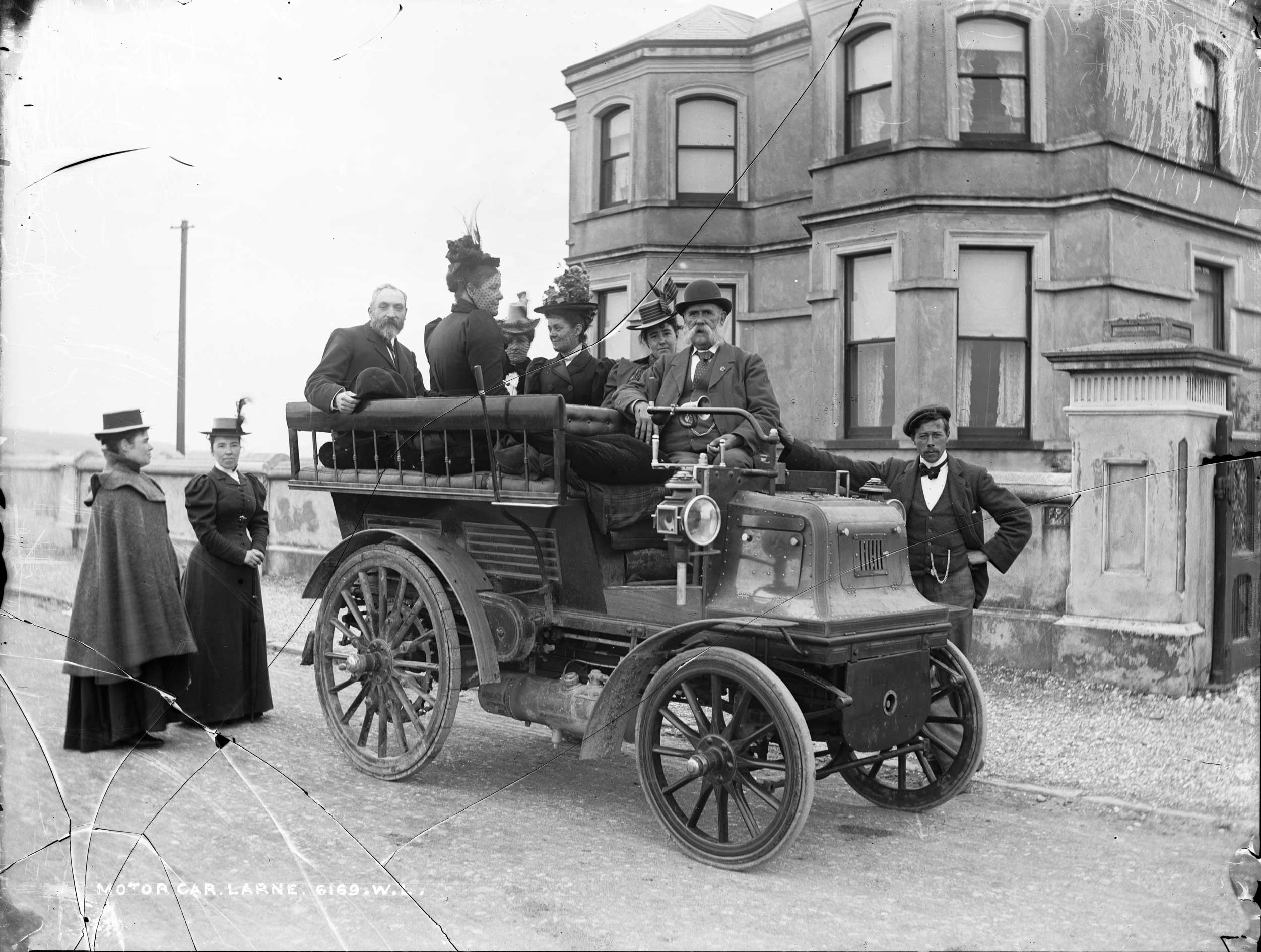 Машинки 19 века. Автомобили Даймлер 20 века. Даймлер кайзерваген. Daimler 1917. Лондон 1899.