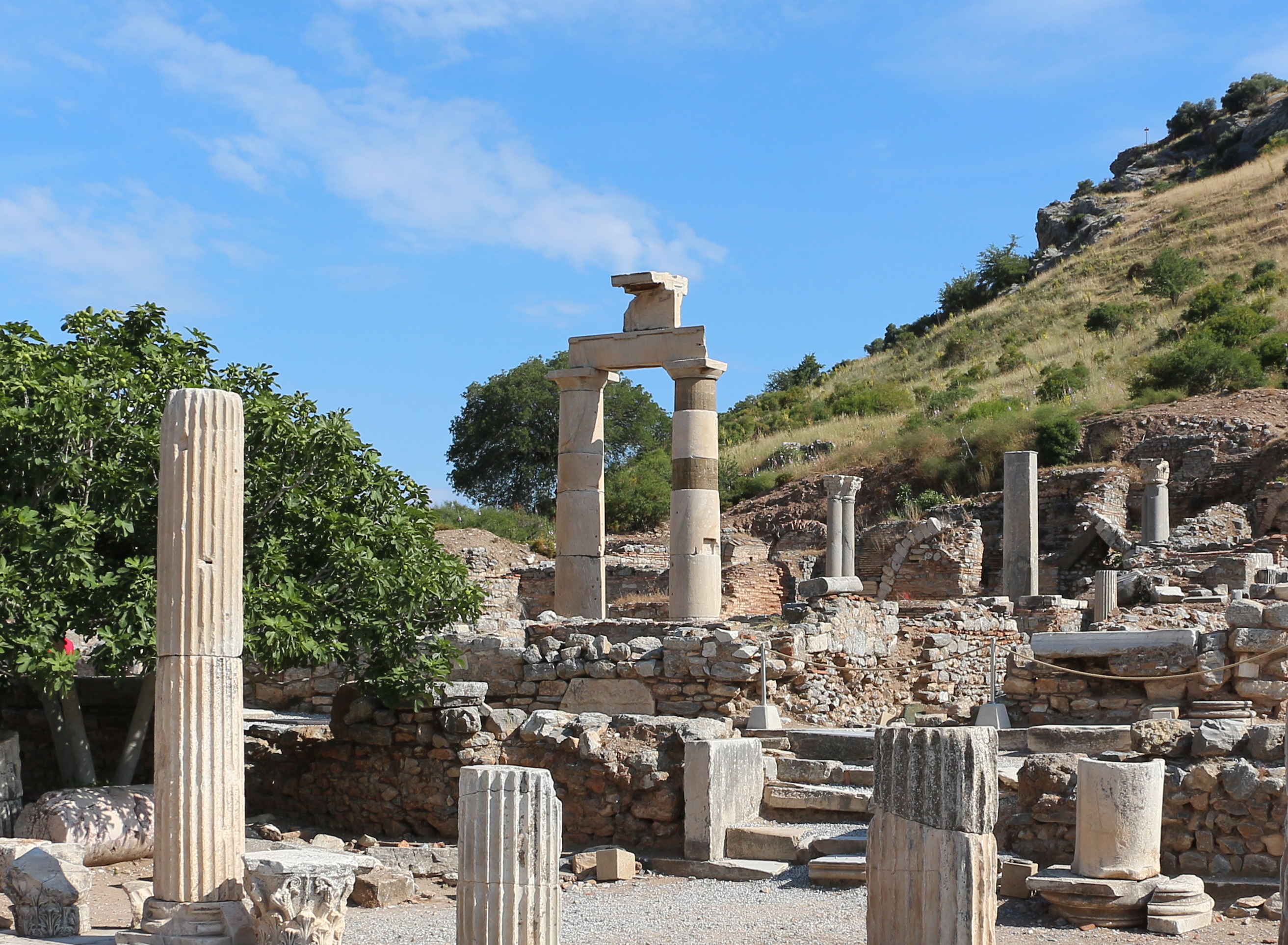 File:Ephesus - Prytaneion.jpg - Wikipedia