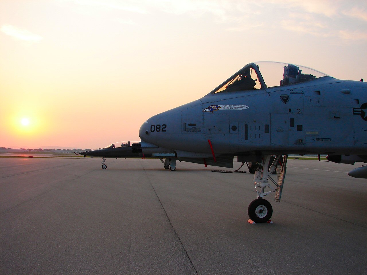 Fairchild A-10 Thunderbolt II USAF at sunset (616334289).jpg