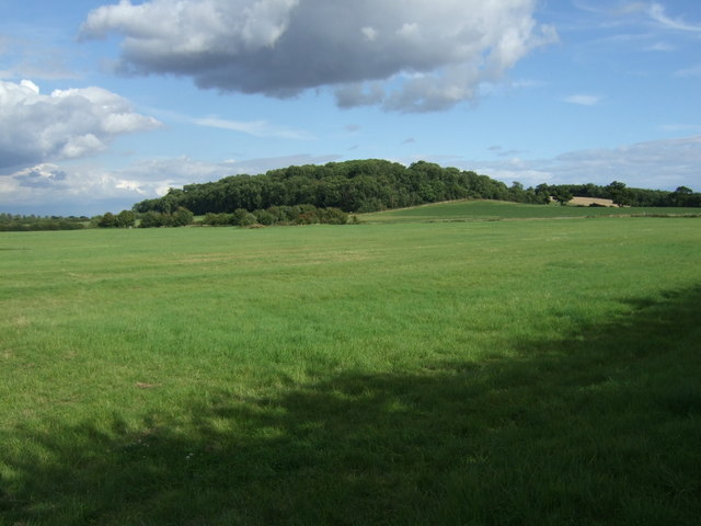File:Farmland towards Chesterton Hill - geograph.org.uk - 4138357.jpg