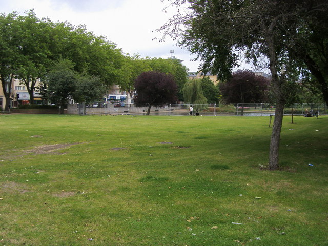 File:Fenced off Feltham pond - geograph.org.uk - 951137.jpg